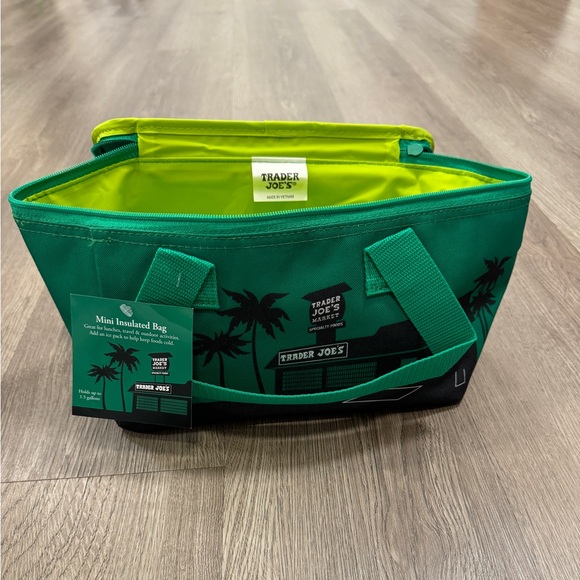 Trader Joe’s insulated mini cooler tote - green - Picture 3 of 10